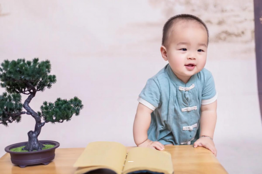 孟州六个月宝宝摇头正常吗